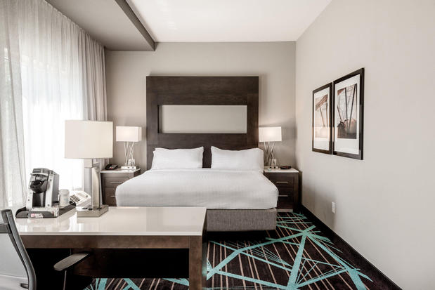 Images Holiday Inn Express & Suites Charlotte Airport, an IHG Hotel