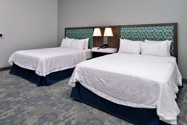 Images Hampton Inn Cedar Falls Downtown