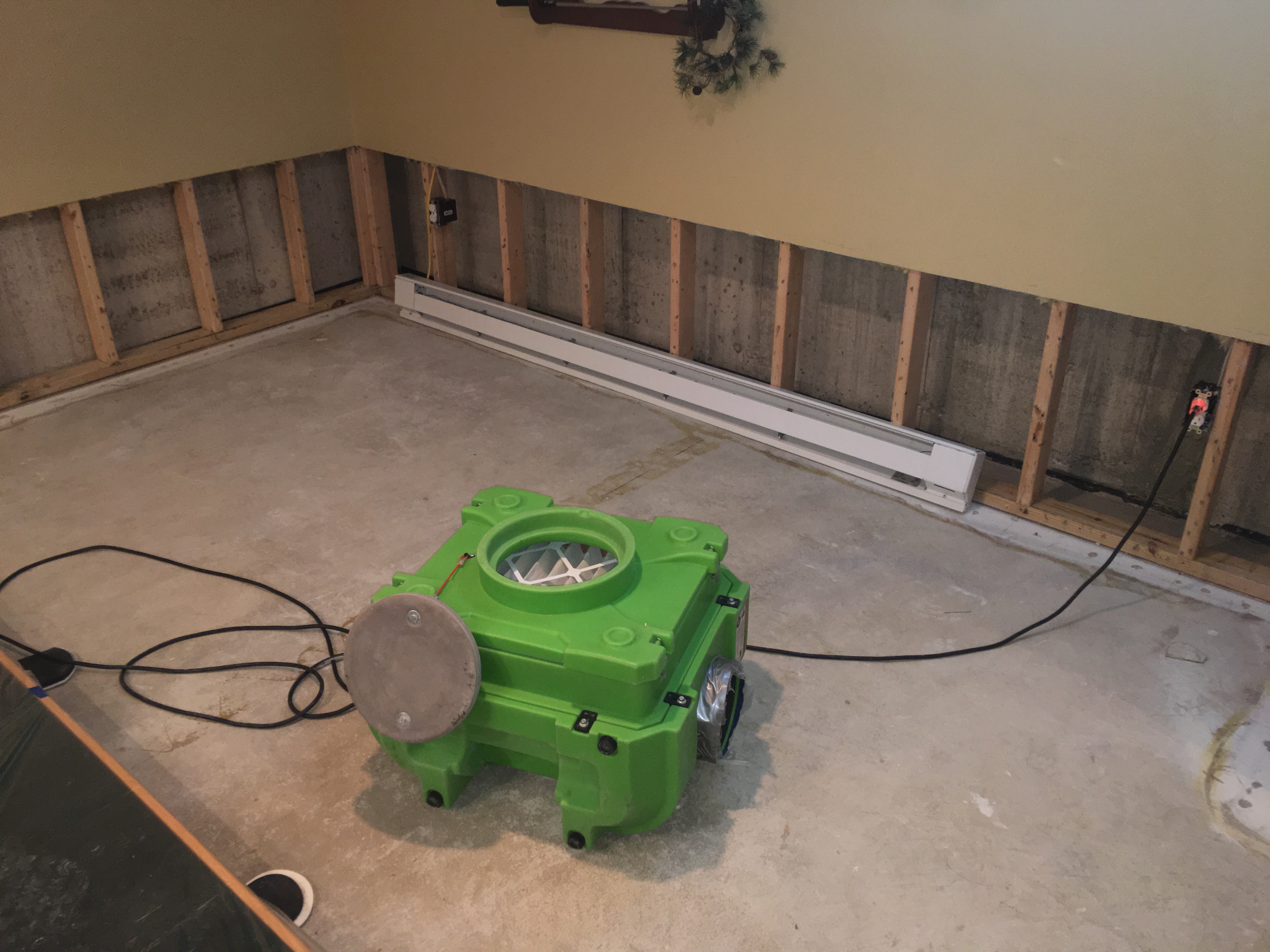 The SERVPRO equipment is up and running after a water loss.