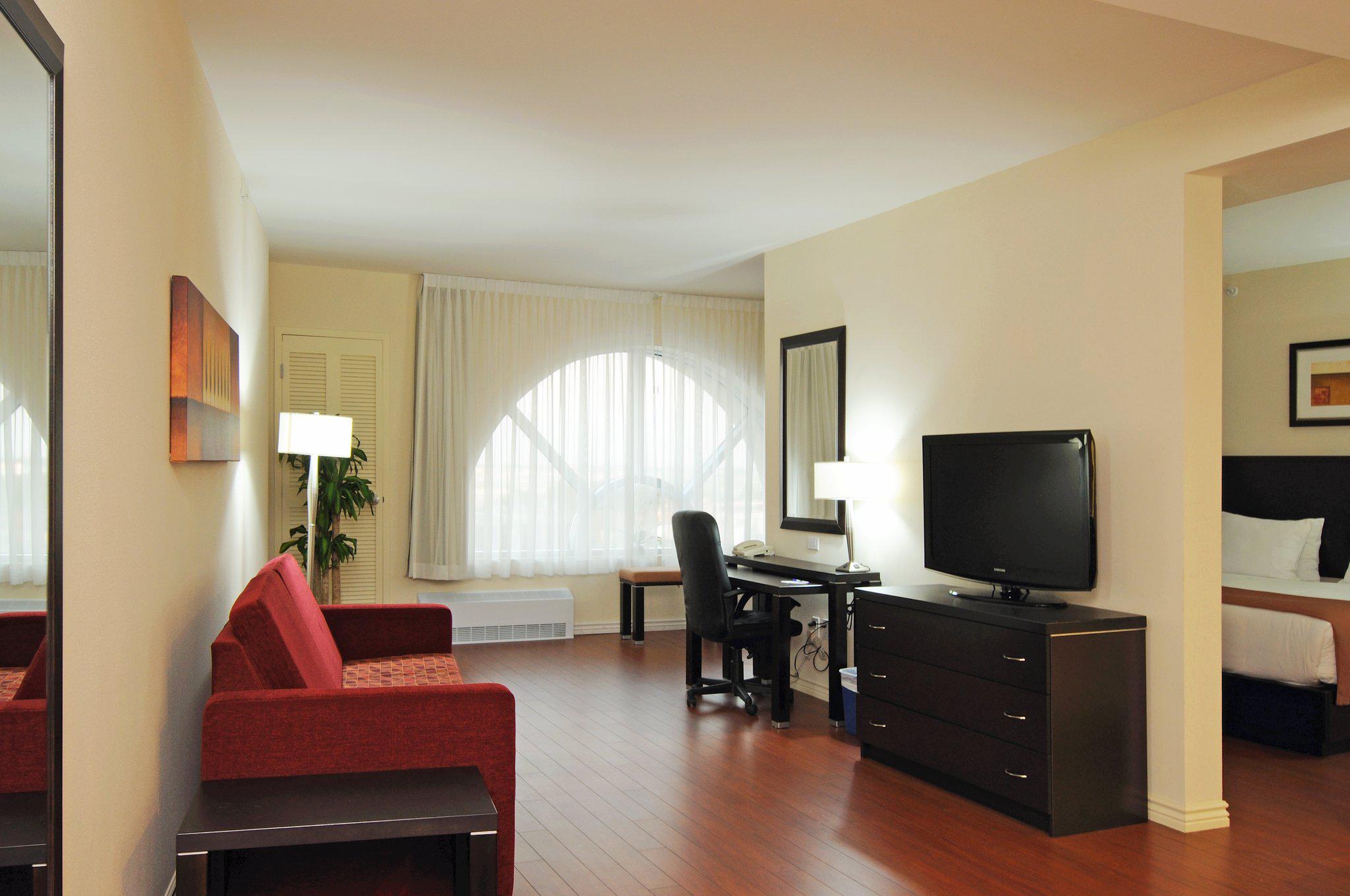 Holiday Inn & Suites Montreal Airport, an IHG Hotel in Montreal