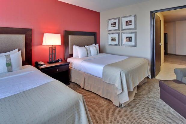 Images Holiday Inn & Suites Bakersfield by IHG