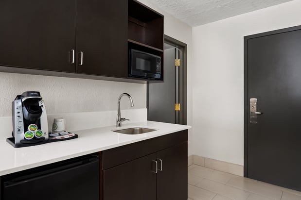 Images Holiday Inn & Suites Albuquerque Airport by IHG