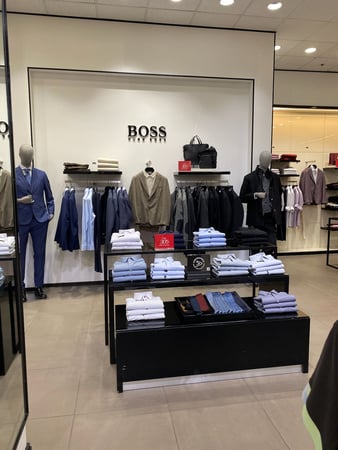 Images BOSS Shop - Saks Shop - LV Fashion Show
