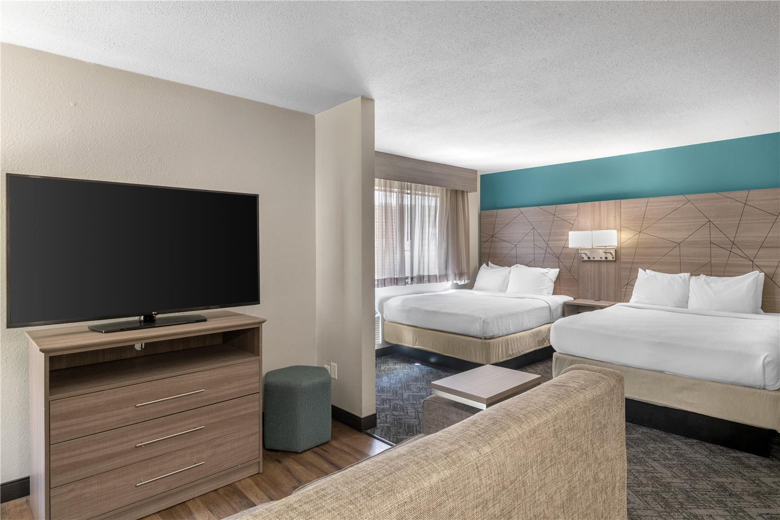 2 Queen Suite