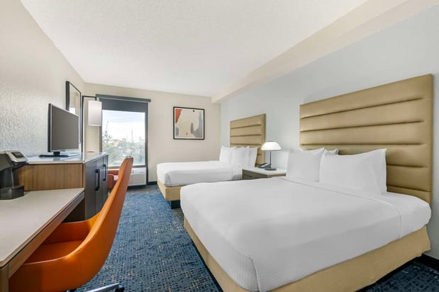 Images Best Western Plus Universal Inn