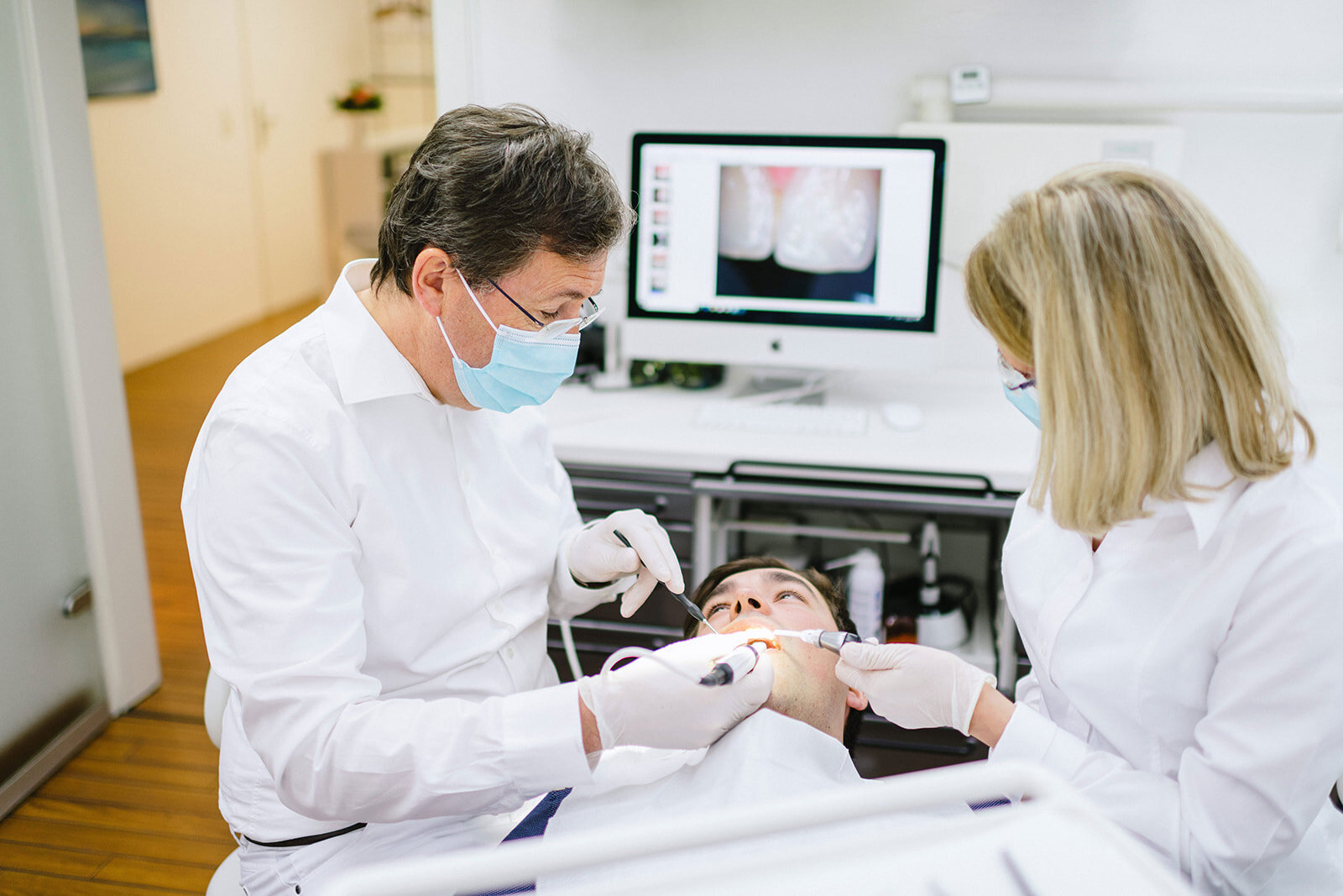 Bild 24 Praxis für Implantologie und ästhetische Zahnheilkunde Dr. Westphalen - Zahnarzt in Gottmadingen in Gottmadingen