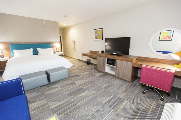 Images Hampton Inn Mustang