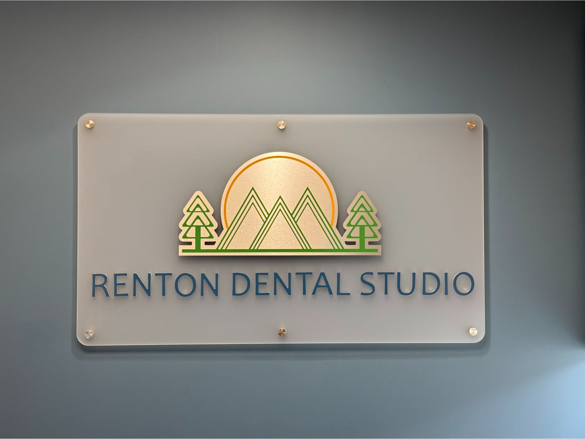 Straightening your smile has never been easier or more discreet. At our Renton dental clinic, we pro 