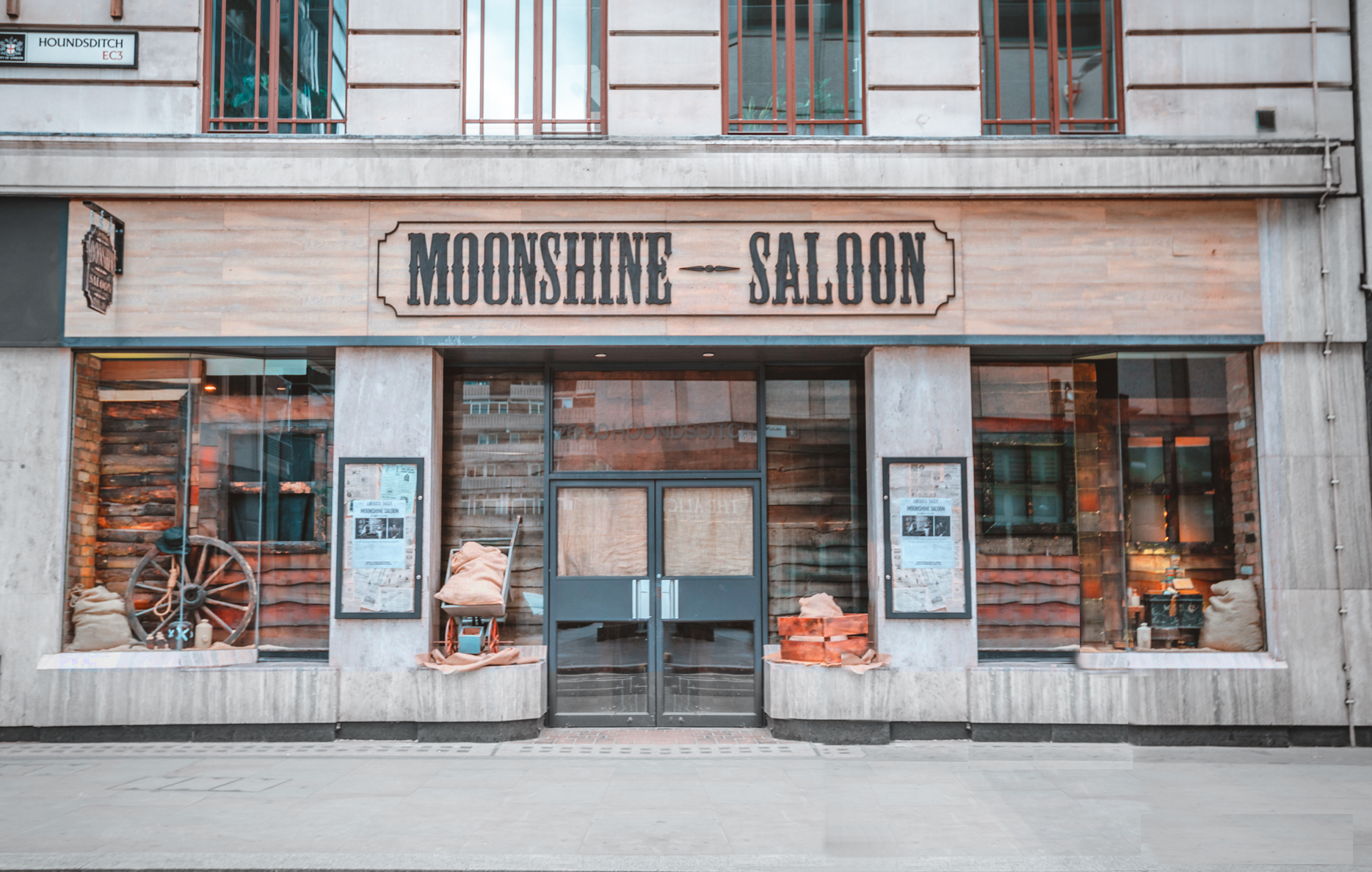 Images Moonshine Saloon