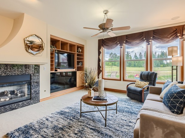 Images Kelsey Saylor | Happily Ever After REALTOR | John L. Scott