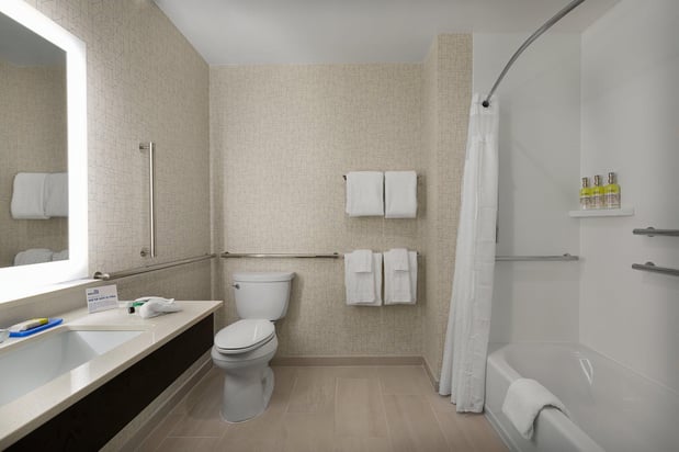 Images Holiday Inn Express & Suites Fayetteville South by IHG