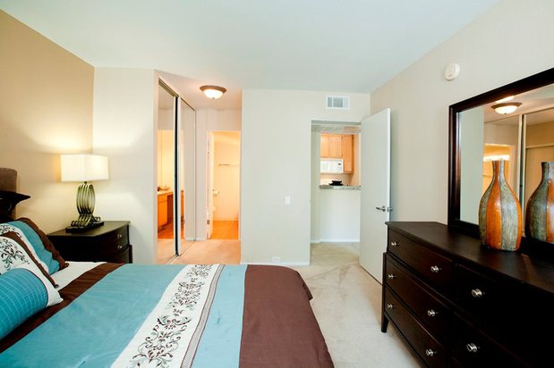 Images Plaza at Sherman Oaks