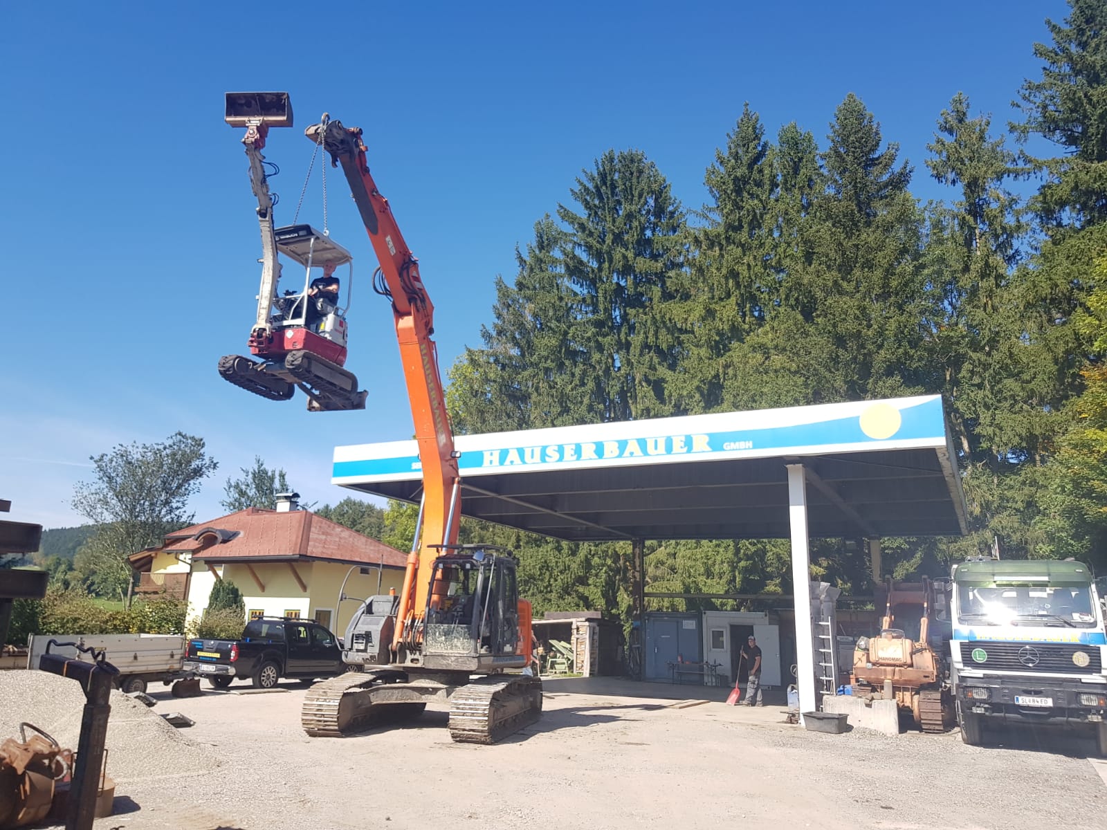 Bild 12 von Hauserbauer Transport & Erdbau GmbH