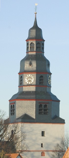 Kirchturm der Jakobuskirche Lang-Göns
