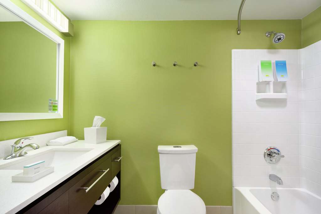 Guest room bath