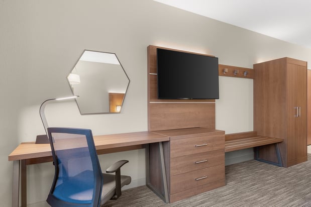 Images Holiday Inn Express & Suites Coralville by IHG