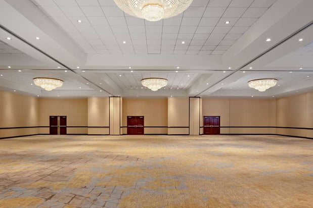 Images Hotel Zessa Orange County Airport, a DoubleTree by Hilton