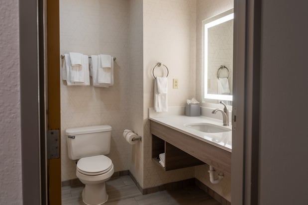 Images Holiday Inn Express & Suites Vicksburg by IHG