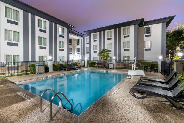 Images Best Western Medical Center North Inn & Suites Near Six Flags