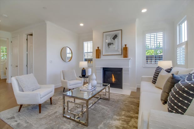 Images Coldwell Banker Realty: Lauren Kraus