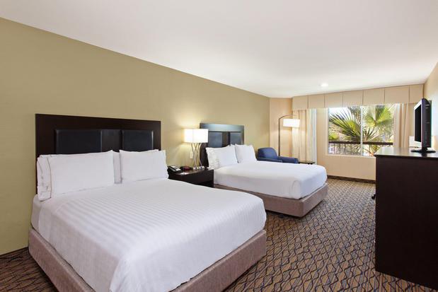Images Holiday Inn Express Newport Beach, an IHG Hotel
