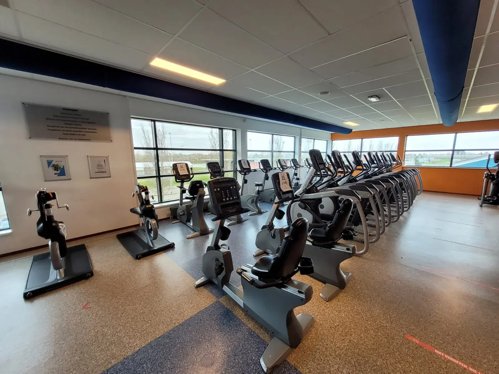 Foto's Basic-Fit 24/7