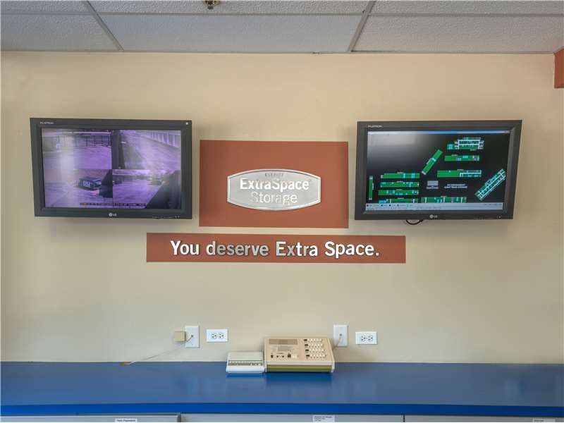 Security Screens - Extra Space Storage at 155 Butterfield Rd, Vernon Hills, IL 60061