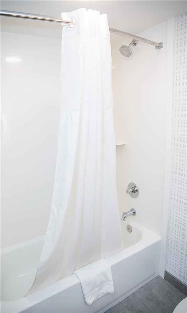 Guest room bath