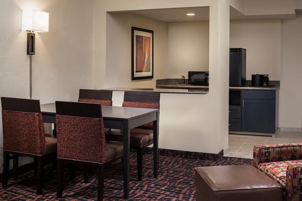 Images Holiday Inn Wichita East I-35 by IHG