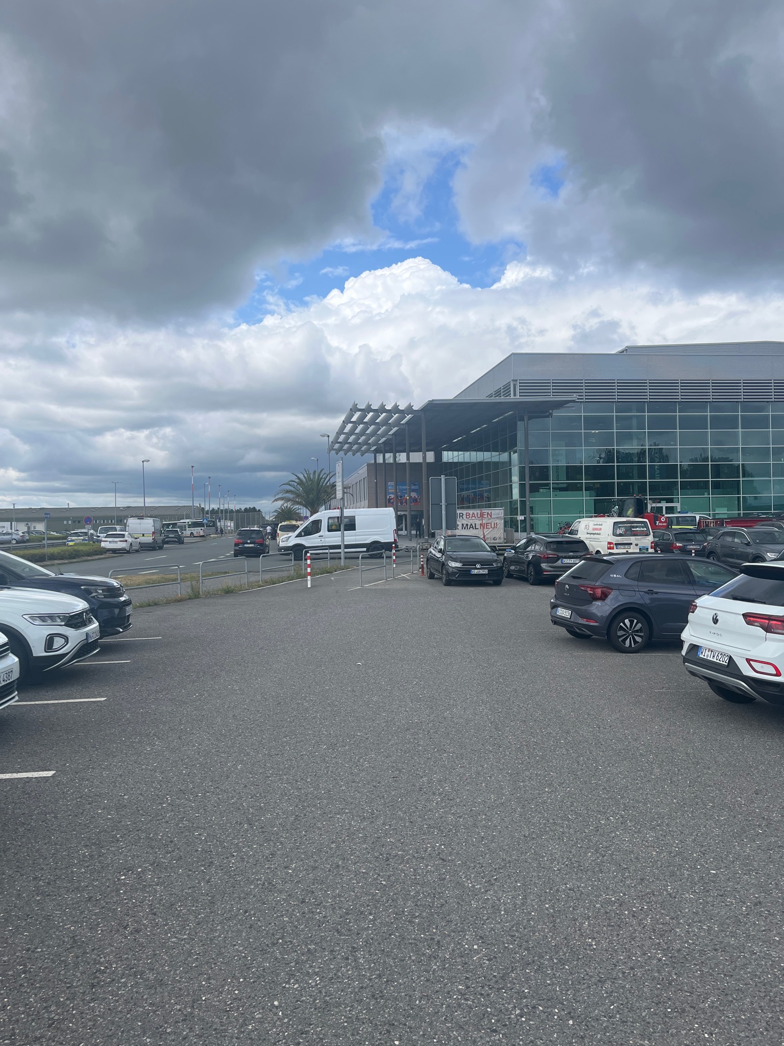 SIXT Autovermietung Weeze/Niederrhein Flughafen, Flughafen-Ring 1 in Weeze