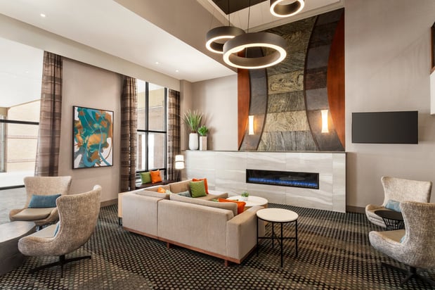Images Holiday Inn & Suites Council Bluffs-I-29 by IHG