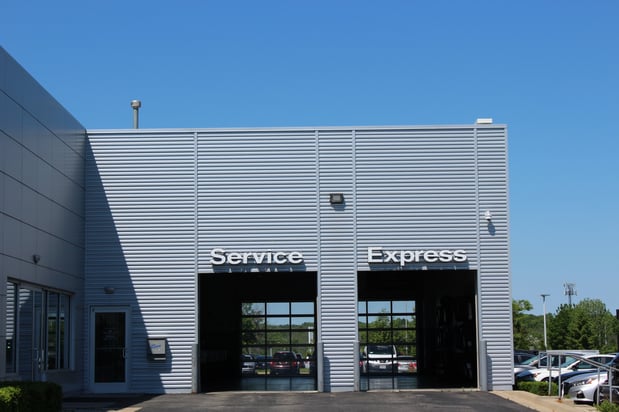 Images Russ Darrow Nissan of Milwaukee Service Center