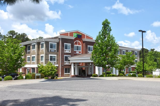 Images Holiday Inn Express & Suites Southern Pines-Pinehurst Area by IHG