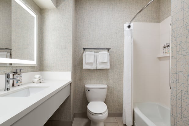 Images Holiday Inn Express & Suites Bakersfield Central by IHG