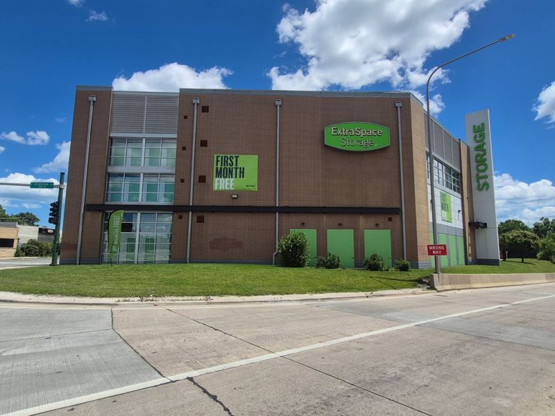 Alternate Beauty Image - Extra Space Storage at 4455 W Montrose Ave, Chicago, IL 60641 