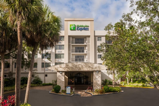 Images Holiday Inn Express & Suites Ft. Lauderdale-Plantation by IHG