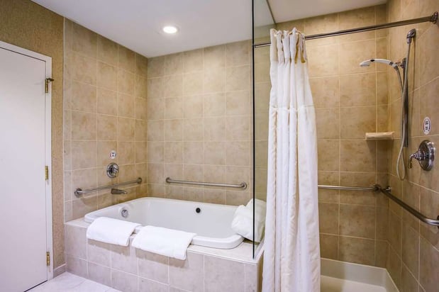 Images Hilton Garden Inn Milwaukee Northwest Conference Center