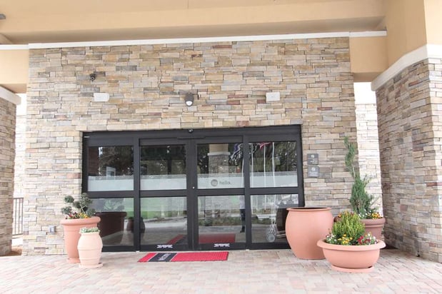 Images Hampton Inn & Suites Dallas Market Center