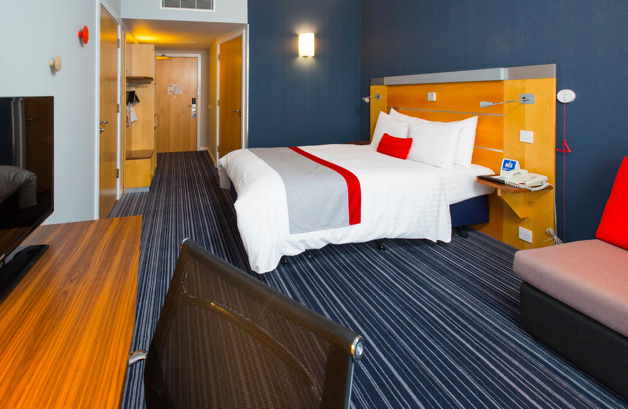 Holiday Inn Express London - Epsom Downs, an IHG Hotel Surrey 01372 755200