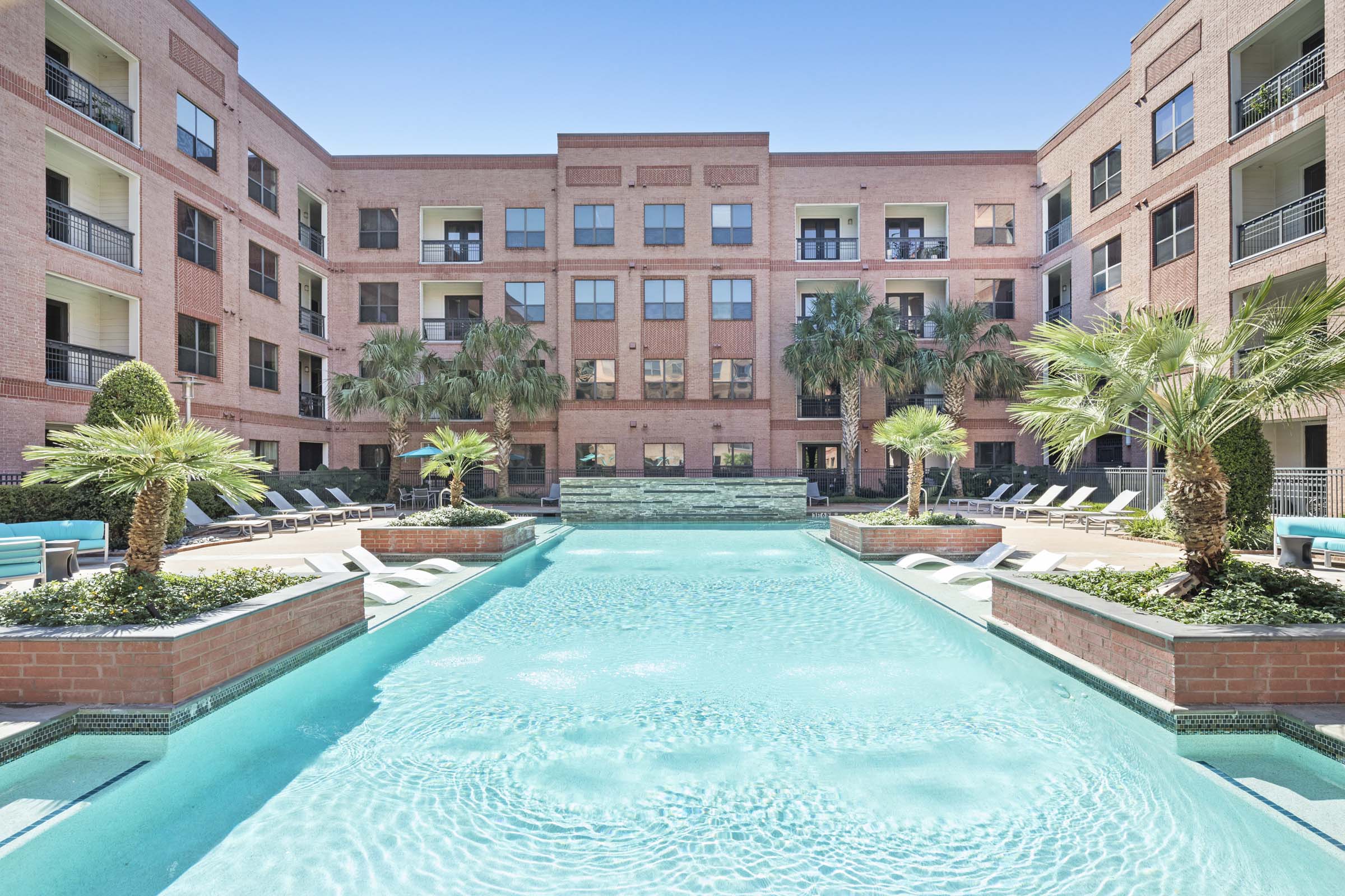 Resort-Style Pool at Camden Travis Street Apartments in Midtown Houston, Tx