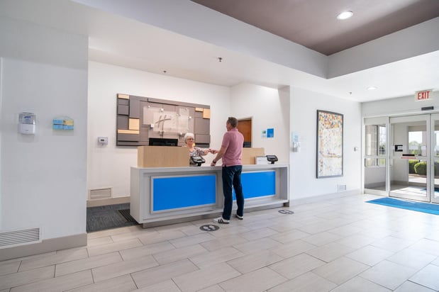 Images Holiday Inn Express & Suites Bedford by IHG