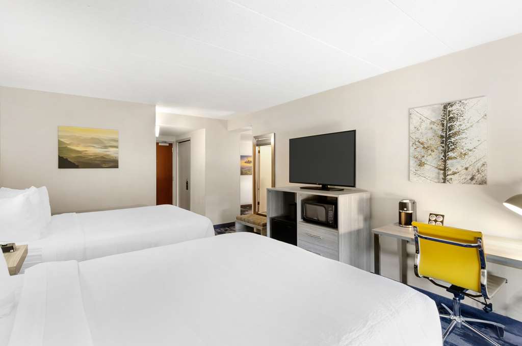 Double Queen Suite