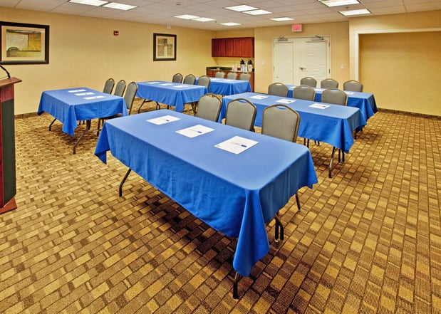 Images Holiday Inn Express & Suites Wichita Airport by IHG
