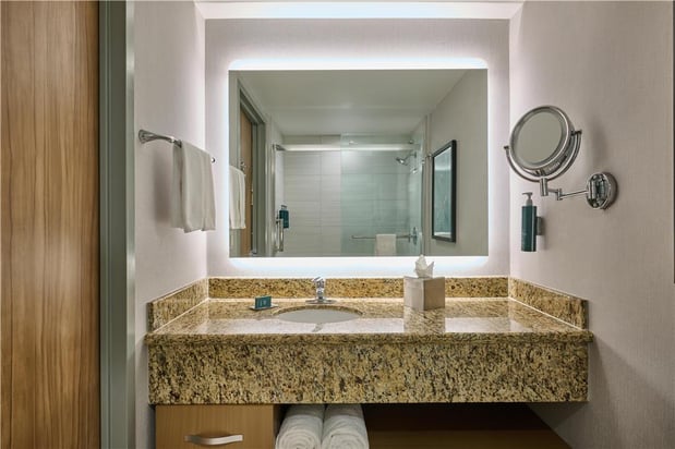 Images Hotel Zessa Orange County Airport, a DoubleTree by Hilton