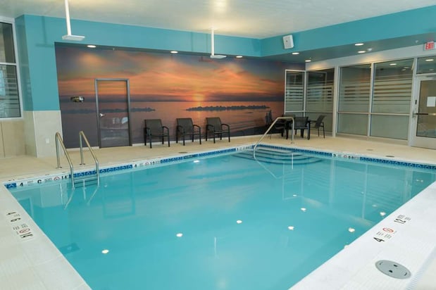 Images Hampton Inn & Suites Erie Bayfront