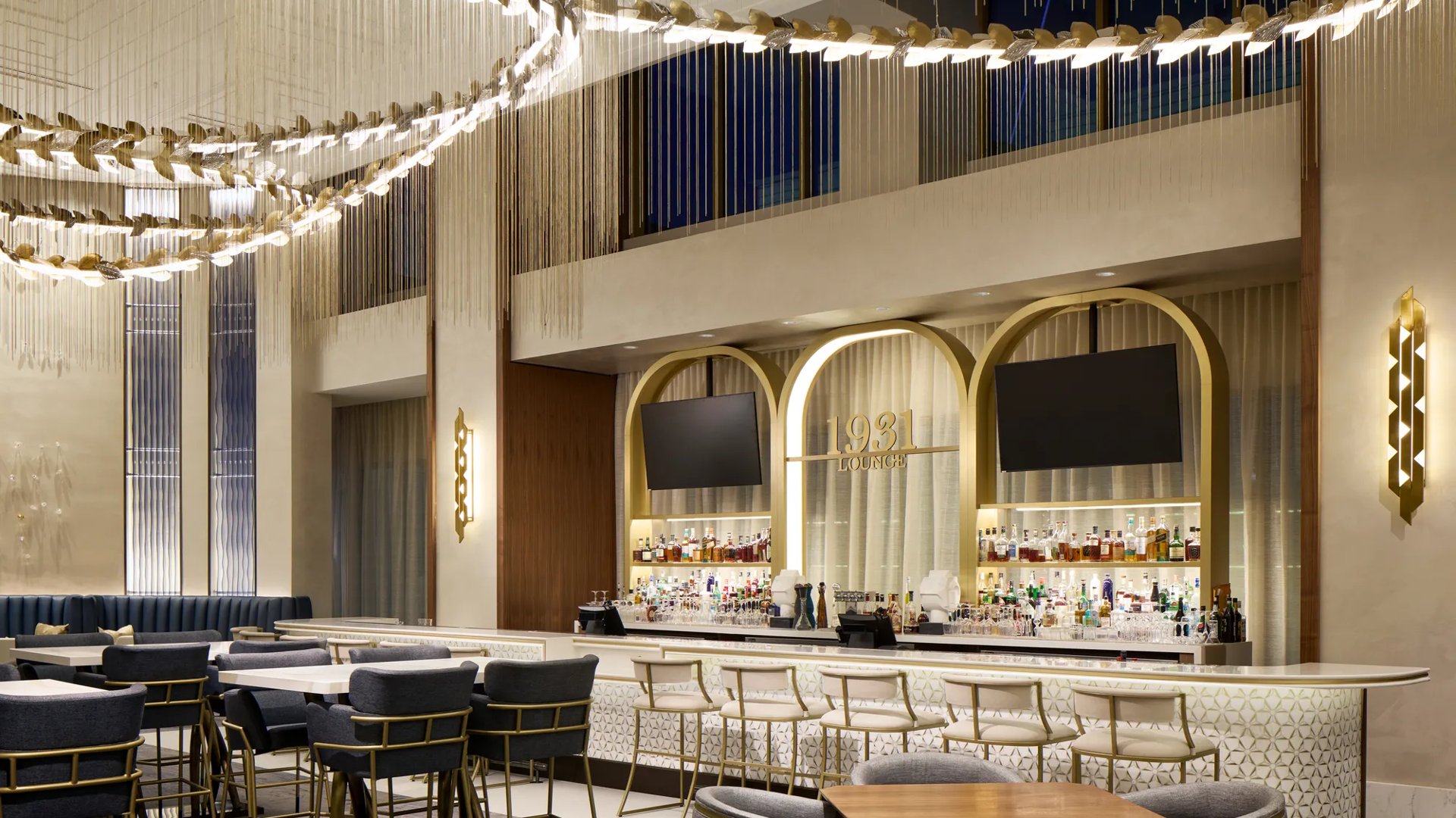 1931 at Caesars New Orleans bar and seating area.