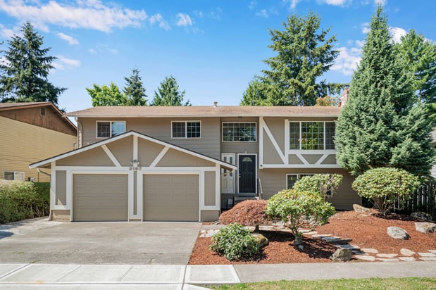 Images Melissa Jacobs | REALTOR | COMPASS