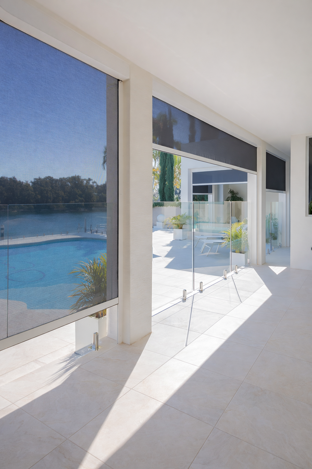 Blinds 
Indoor and Outdoor 
Call us to schedule your FREE estimate at (786) 597-1085. 