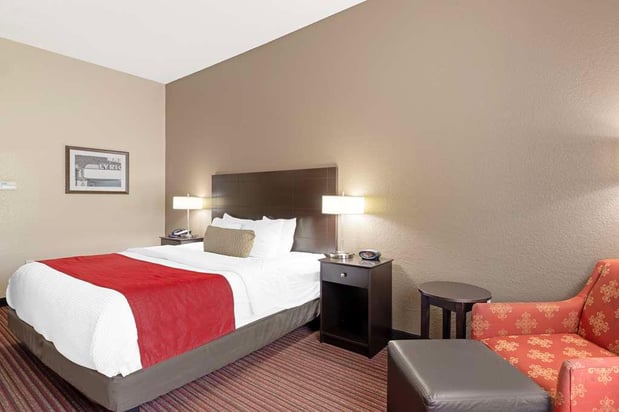 Images Best Western Plus Bradbury Inn & Suites