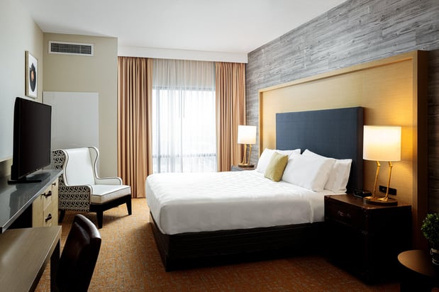 Images Holiday Inn & Suites Nashville Downtown - Broadway by IHG